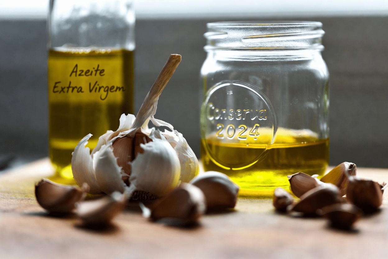 Remédio Caseiro Natural para Varizes: Receita com Alho, Cravos-da-Índia e Azeite de Oliva