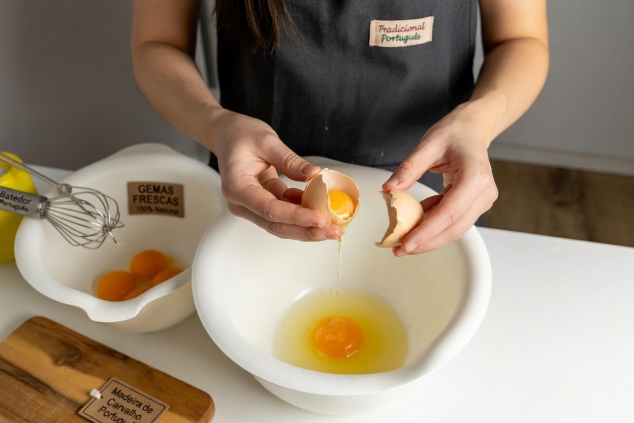 O hábito do ovo, alho e mel: um truque simples de cozinha que muitos idosos gostariam de ter conhecido antes