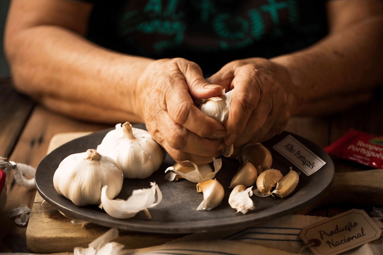 É verdade que o alho mata 14 tipos de bactérias e 13 tipos de infecções?