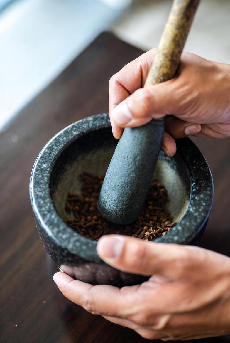 Ideias de Cuidados Naturais com a Pele: Como Usar Cravo-da-Índia e Óleo de Coco para Ajudar a Manter uma Aparência Saudável da Pele