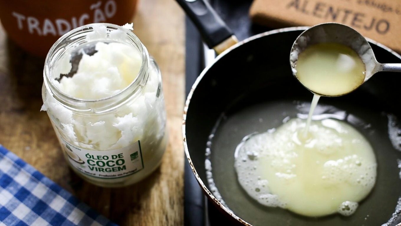 Adicionar óleo de coco à sua rotina diária pode ajudar no conforto e na mobilidade das articulações?