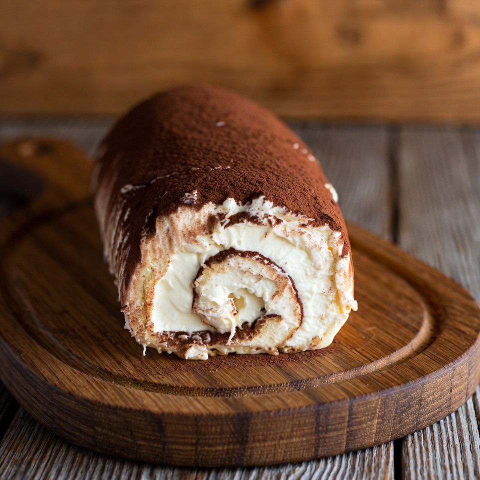 Rocambole de Tiramisu – Uma Sobremesa Cremosa e Deliciosa