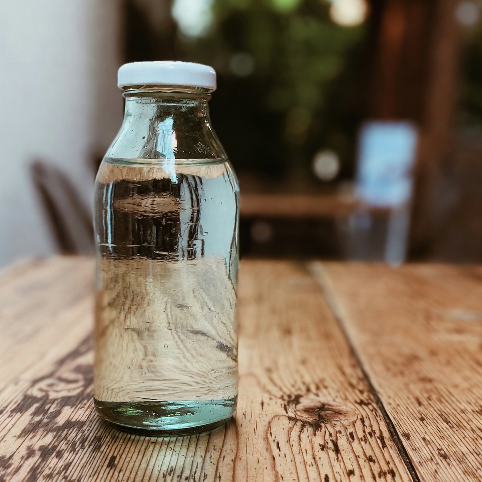 Estudo mostra que quase 64% da água engarrafada nos Estados Unidos é apenas água da torneira: veja as marcas