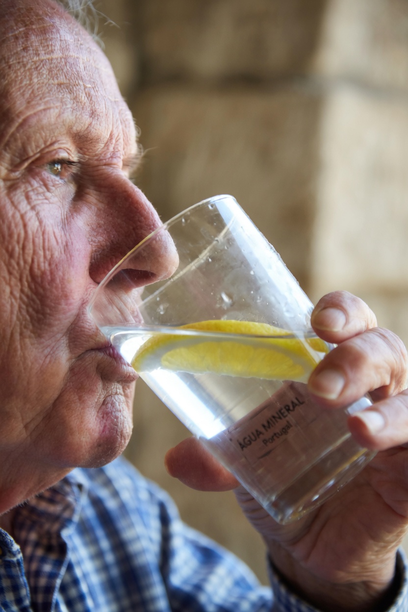 Como Neurologista: Este Erro Matinal TRIPLICA Seu Risco de AVC Após os 60!