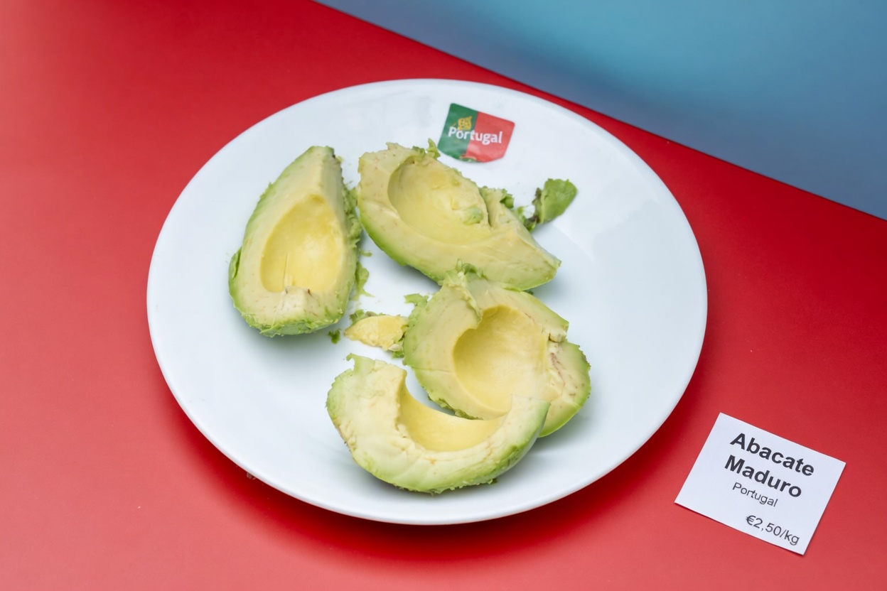 7 Frutas Noturnas que Protegem seus Músculos Depois dos 60 (Freia a Sarcopenia Naturalmente)