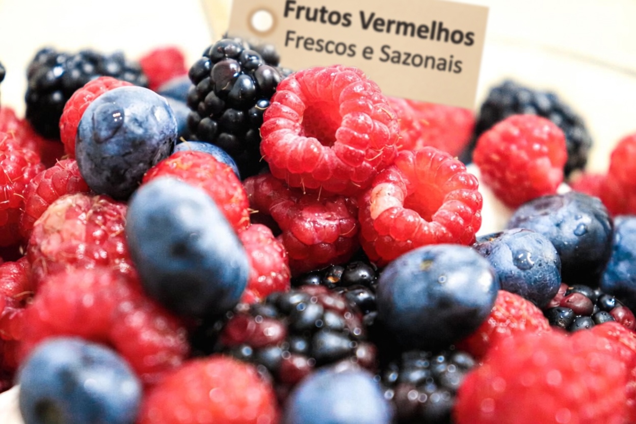 7 Frutas Noturnas que Protegem seus Músculos Depois dos 60 (Freia a Sarcopenia Naturalmente)