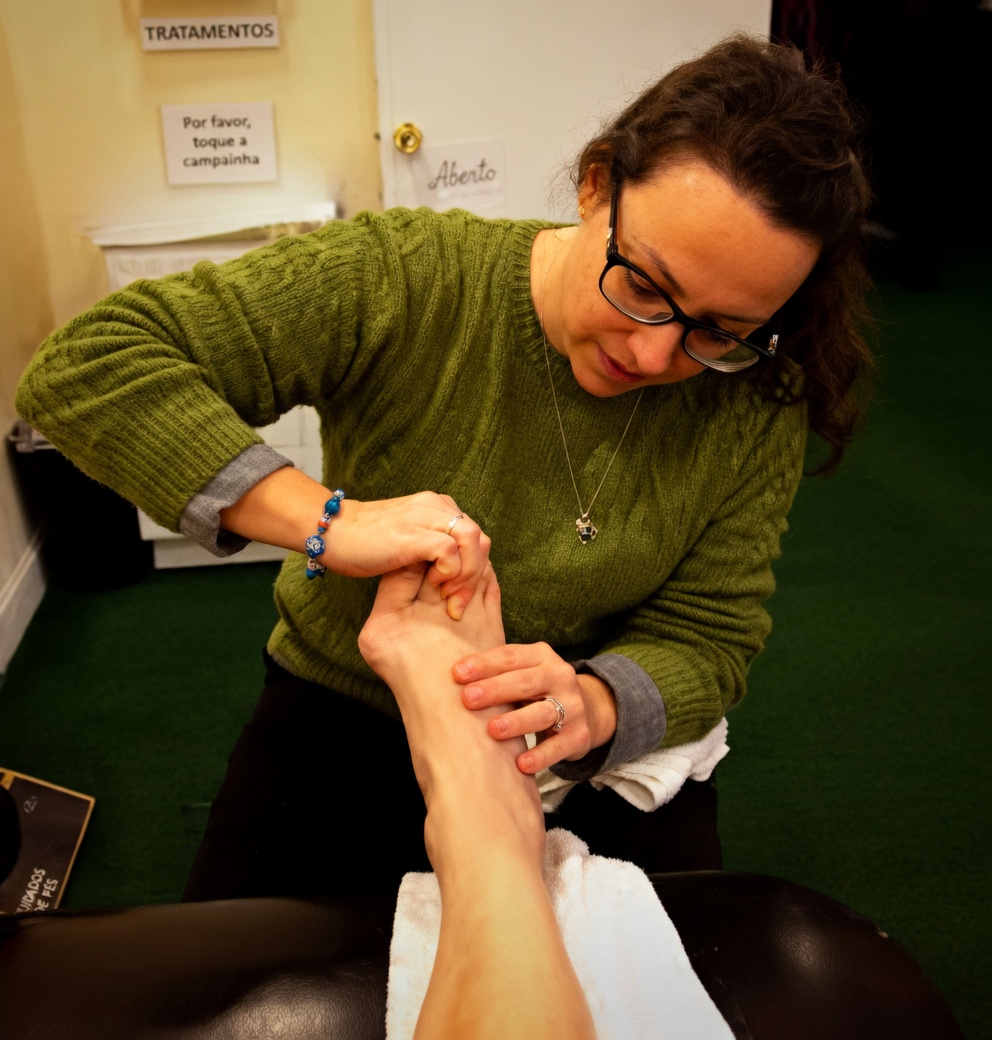 Começa nos OLHOS e PÉS! 9 SINAIS de B12 BAIXA (Médicos Ignoram Isto)