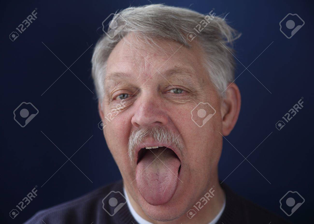 Começa nos OLHOS e PÉS! 9 SINAIS de B12 BAIXA (Médicos Ignoram Isto)